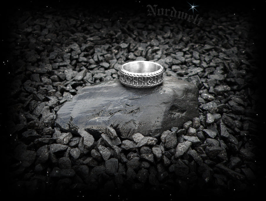 Runenring Edelstahl Ring mir Runen, 24er Futhark, alte Runenreihe Runenschrift
